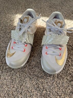 Nike White & Gold Kids KD Pearl Wing Strap Basketball Sneakers